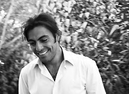 Il viaggio nelle emozioni del cerignolano Giuseppe Amorese  che conquista anche Maurizio Costanzo