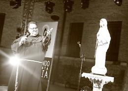 Fra' Leonardo torna a cantare: "È te che cerco, Signore"