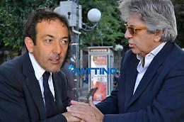 Sotto l'albero di CamCom l'abbraccio tra De Filippo e Giuliano, con la benedizione di Porreca