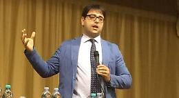 Stampella a Emiliano per il bilancio dal consigliere regionale di Forza Italia Napoleone Cera. D'Attis: «Il partito non è un taxi»