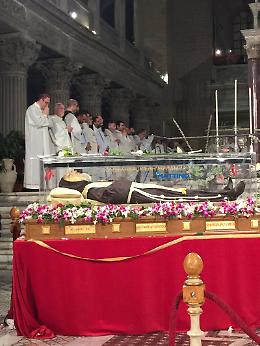 Padre Pio a Roma tra un mare di fedeli sotto stretto controllo delle forze dell'ordine