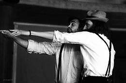 Un amore a 'colpi' di poesia, il TdL insegna l'arte del corteggiamento a teatro