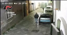 Le scippa la borsetta davanti all'occhio elettronico della videosorveglianza: carcere per un 23enne