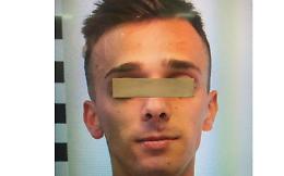 Rapina tabaccheria, ma alla polizia bastano pochi minuti per riconoscerlo ed arrestarlo: manette per un 24enne
