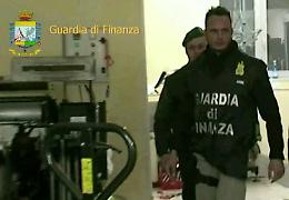 La GdF stana olio extravergine adulterato e alcool di contrabbando a Cerignola