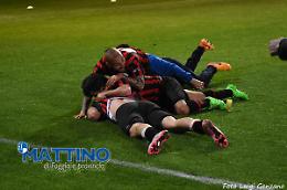 I gol-ammucchiata di Iemmello e il trionfo rossonero nella fotocronaca di Luigi Genzano