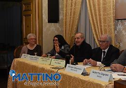 Gli "spaesamenti" di Sara e le "ribellioni" di Roberto in una bella mostra al Circolo Daunia