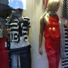 Corso Cairoli, sfondano vetrina di "Yndaco" e rubano capi di abbigliamento