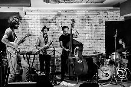 Da Ligeti ai Led Zeppelin: I Travelers di Matteo Bortone in concerto