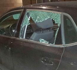  Via Natola e Via Grassi: raid vandalici, danneggiate auto in sosta 