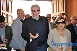Emiliano: «Chiudere i centri commerciali nei giorni di festa»