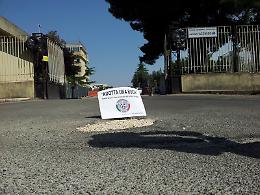 CasaPound contro il dissesto stradale a Foggia: «Adotta una buca»
