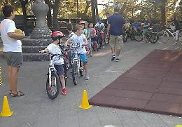 A Sant'Agata le mamme danno la "patente della bicicletta" ai figli