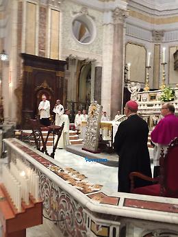 Foggia riabbraccia la Madonna dei Sette Veli. Ma l'Arcivescovo frusta: «Una città senza gioia»