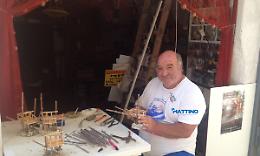 Vincenzo, il signore dei trabucchi garganici in miniatura che spopolano a Vieste