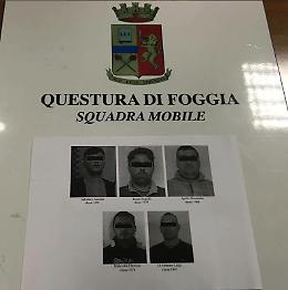 Estorsioni, colpi di pistola al titolare di un autoparco:  “Ti facciamo fuori". Cinque arresti