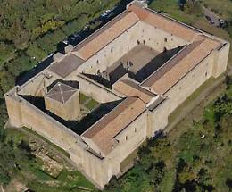 L'iniziativa #museumweek lancia il castello di Lagopesole in rosa