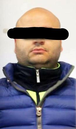 Armi e silenziatori nell'auto del guardaspalle del boss: tre arresti