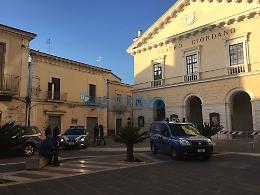 Teatro Giordano blindato per lo show di Renzi