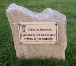 E' la nostra dignità a morire ogni volta che muore una donna 