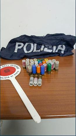 In casa 47 bombe artigianali: arrestato 20enne 