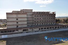 Dalle stelle nuziali alla stalla di un dormitorio indecente per senza tetto, sequestrato l'Hotel President di Foggia