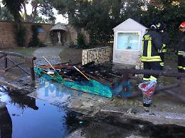 Dà fuoco al presepe della Madonna del Rosario: «Sono musulmano e devo distruggere simboli cristiani»