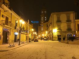 Foggia, il silenzio di una notte magica ovattata di neve