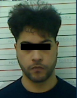 Cerignola, consuma superalcolici in un pub, poi va in escandescenza e distrugge il locale: arrestato 25enne