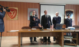 Uno stabilimento ortofrutticolo utilizzato come rimessa per auto rubate: tre arresti