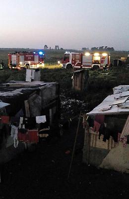 Migranti, il rogo nel ghetto tra San Severo e Rignano provocato da un fornellino: gara di solidarietà per donare coperte, vestiti e cibo