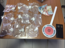 Cocaina sotto il tappetino dell'auto: denunciata coppia di Ariano Irpino