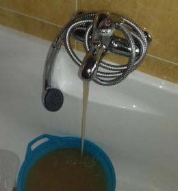 Bella, acqua gialla dai rubinetti di casa: il sindaco ne vieta l'uso