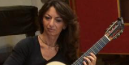 Angela Centola, chitarrista concertista lucana che spopola in Piemonte