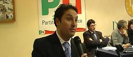 L'ex Pd attacca il governatore, il segretario dei Verdi lo difende. Botta e risposta Molinari-Angelino