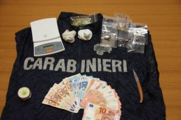 Controlli nel centro storico di Foggia, hashish sotto il bidet: arrestata la "coppietta" dello spaccio