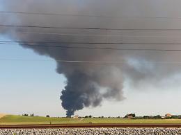 Foggia, in fiamme la discarica di ecoballe in Via Castelluccio 