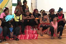 “Papà Dembo raccontami l’Africa”: una pièce e quaranta donne sul palco per raccontare l’Africa