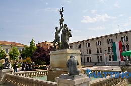 Oggi, 4 Giugno 1928, Vittorio Emanuele III inaugura a Foggia l'attuale Piazza Italia e il monumento ai caduti