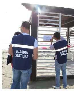 Ippocampo: sequestrati 12 gazebo in un noto stabilimento balneare 