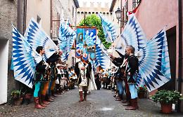 Avigliano, sbandieratori in festa