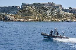 Alle Isole Tremiti la sicurezza è garantita da un gommone dell'Arma dei Carabinieri 