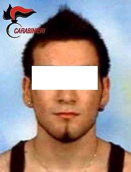 Evade dai domiciliari con il braccialetto elettronico: in pochi minuti i carabinieri lo "riportano a casa"