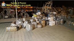 "Battaglia navale" tra Guardia di Finanza e trafficanti di droga albanesi al largo di Vieste: sequestrata Marijuana per 20 milioni di euro
