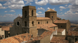 Migranti-figuranti per la rievocazione storica "Dai Longobardi ai Normanni, storia di una Cattedrale"
