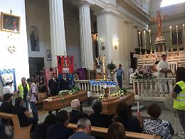 San Marco in Lamis, un paese intero ai funerali di Aurelio e Luigi: la Chiesa "assente"