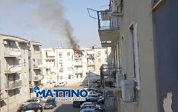 Foggia, incendio in un palazzo al rione Candelaro: due feriti e tre intossicati