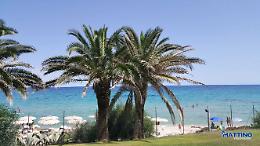 Quel mare di Sardegna che abbraccia al riparo dalle onde bastarde della vita