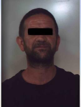Nell'armadio della camera da letto 15 chili di hashish: un arresto 