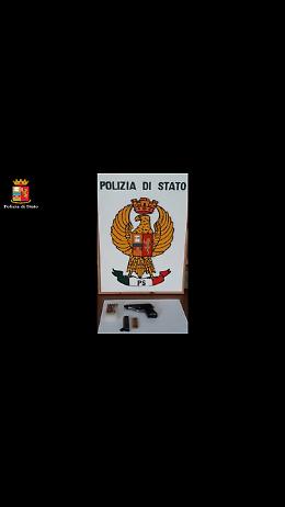 Stanco degli schiamazzi notturni entra in un locale e apre il fuoco: un denunciato 